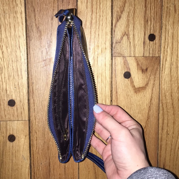 Nazareth Wallet, Roses Pattern - Picture 2 of 2